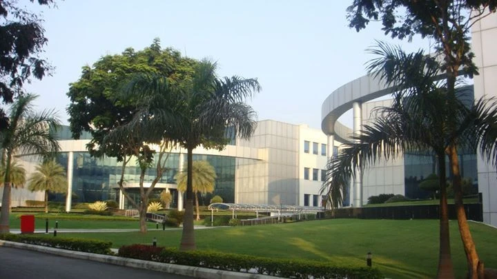 Mahindra & Mahindra Office Photos