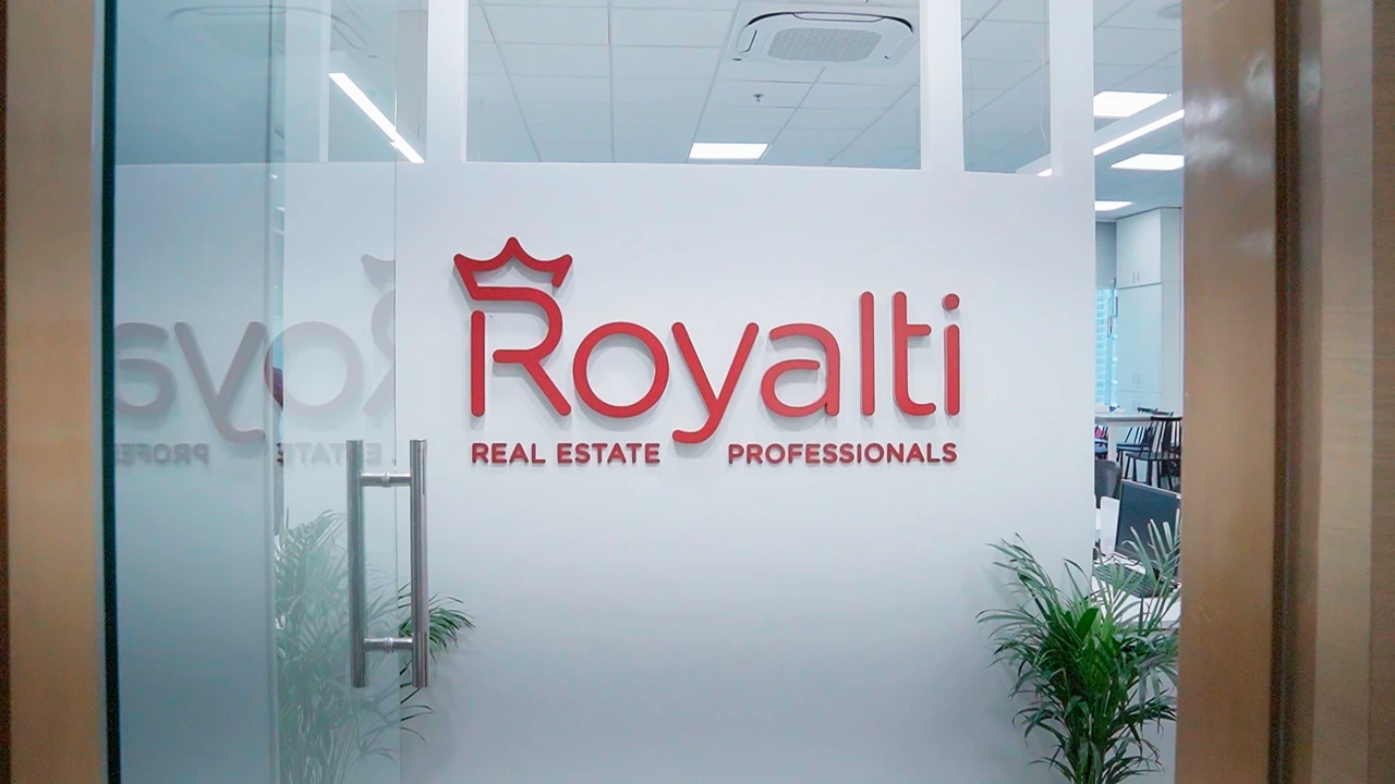 Royalti Office Photos