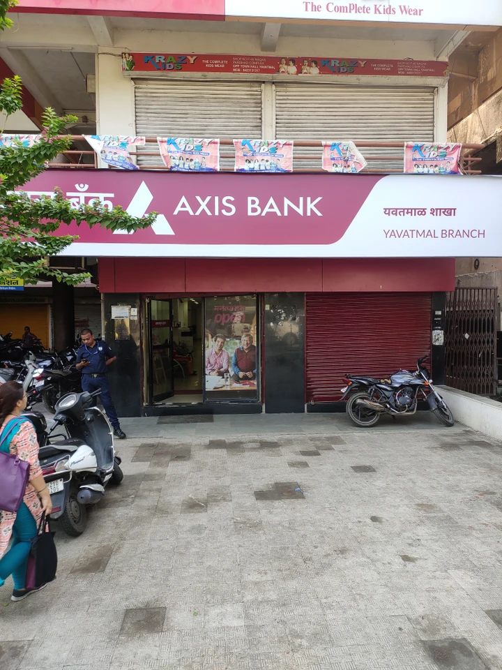 Axis Bank Office Photos