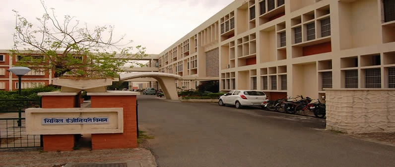 IIT Roorkee Office Photos